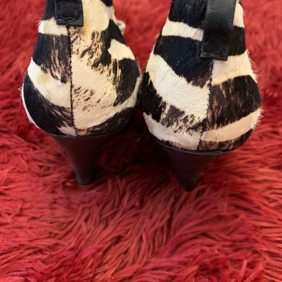 Shoes - Picture 2 of 4